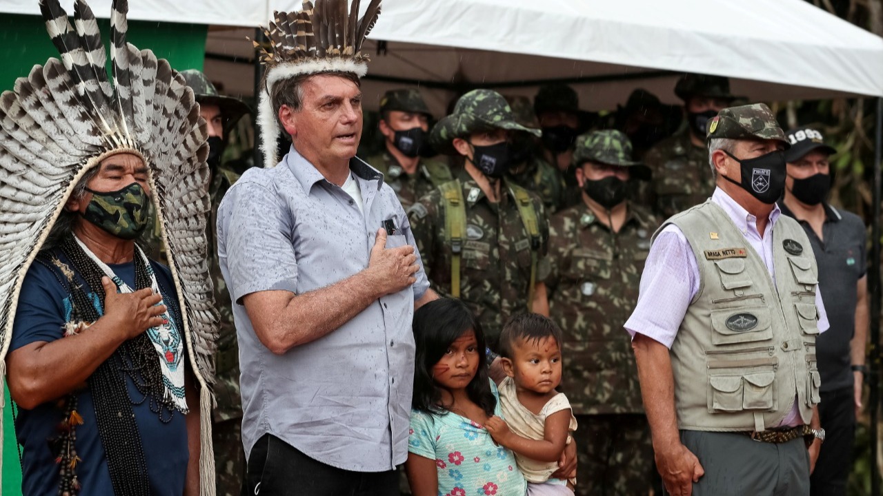 bolsonaro com indígenas