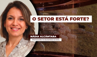 Nádia Alcântara - Professora FIA Bussiness School