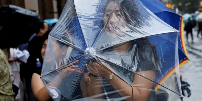 Chuva forte atinge Pequim durante passagem do tufão Dolphin
