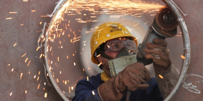 Indústria do Brasil volta a contrair em maio com queda de encomendas e produção, mostra PMI