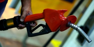 Governo anuncia subvenção à gasolina e extensão de benefício ao diesel