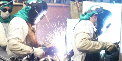 Produção industrial no Brasil cresce mais que o esperado em abril com impulso de petróleo em meio à guerra
