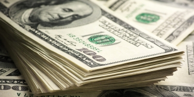 Dólar sobe ante real com volta da busca por segurança em meio à guerra