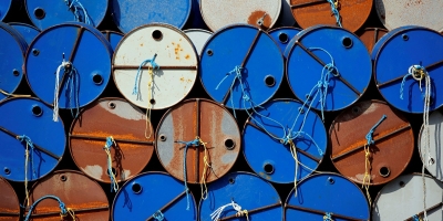 Preços do petróleo caem após fonte paquistanesa dizer que EUA e Irã estão próximos de acordo de paz