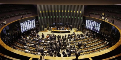 Câmara aprova MP que zera "taxa das blusinhas"