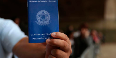 Emprego formal no Brasil surpreende com pior desempenho para abril desde a pandemia
