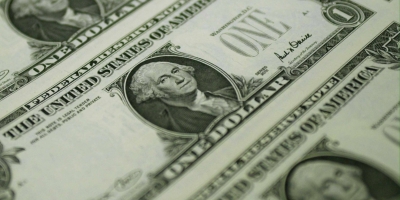 Dólar oscila perto da estabilidade no Brasil com guerra no Oriente Médio no foco