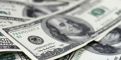Dólar abre em queda em meio a otimismo cauteloso com fim de conflito no Oriente Médio
