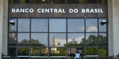 Taxas dos DIs caem após ata do BC indicar poucas chances de alta da Selic no curto prazo