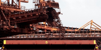 Minério de ferro fica estável com demanda fraca compensando aumento na produção de ferro-gusa