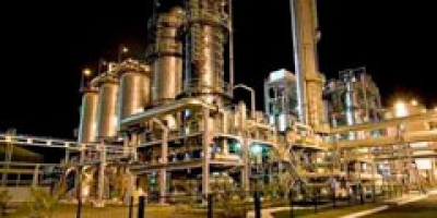 Atividade industrial nos EUA desacelera em agosto; preços dos insumos continuam elevados