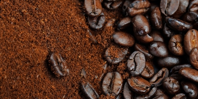 Café segue pressionado, mas reduz perdas com suporte do mercado físico