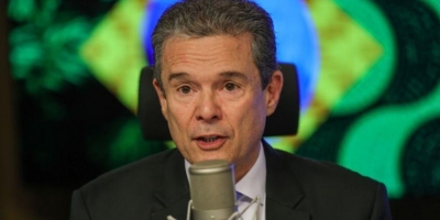 Ministro diz que Plano Safra terá "cuidado" com juros e defende foco em mitigar dívidas