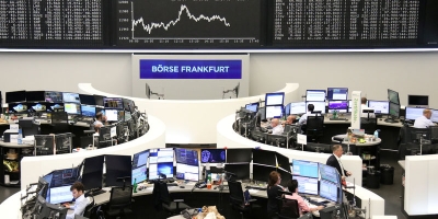 Ações europeias interrompem três dias de perdas com queda dos preços do petróleo