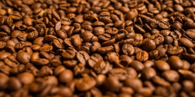 Café dispara com clima no Brasil e tensão global no radar
