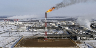EUA avaliam flexibilizar sanções contra petróleo russo para amenizar aumento do preço global, dizem fontes
