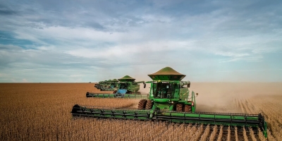 AgRural: Colheita de soja vai a 61% no Brasil com falta e excesso de chuva ainda no radar