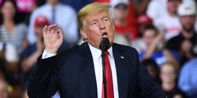 Trump diz que navios iranianos de "ataque rápido" que se aproximarem do bloqueio dos EUA serão eliminados