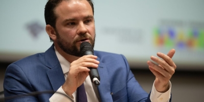Governo ampliará bloqueio de despesas de ministérios, diz Durigan