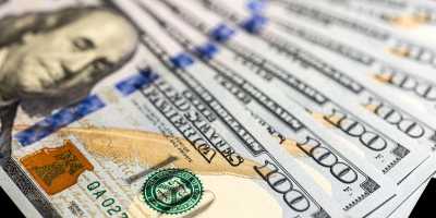 Dólar abre perto da estabilidade com mercado atento ao noticiário político no Brasil