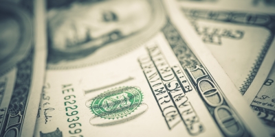 Dólar tem leve baixa ante real em dia de feriado nos Estados Unidos