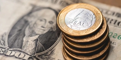 Dólar opera perto da estabilidade ante o real com Oriente Médio no foco