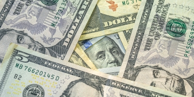 Dólar opera perto da estabilidade ante real após ata do Copom e IPCA de julho