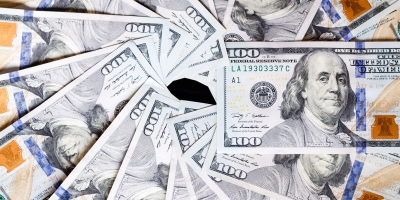 Dólar tem leve queda no Brasil com exterior no radar