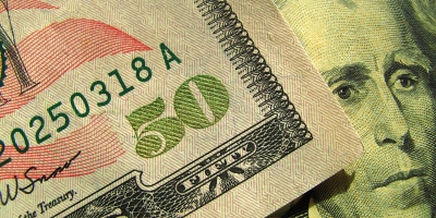 Dólar oscila perto da estabilidade ante real com Oriente Médio no foco