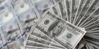 Dólar cai para perto de R$5,00 com expectativa de acordo entre Irã e EUA