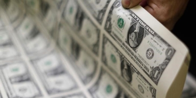 Dólar tem leve alta em sintonia com exterior e com mercado à espera de Lula