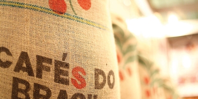 Café abre 4ª feira em queda com avanço da colheita e pressão nas bolsas