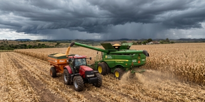 Colheita do milho avança para reta final, mas chuva ainda limita trabalhos no Paraná e Mato Grosso do Sul