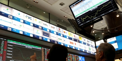 Ibovespa oscila pouco na abertura com cena geopolítica no radar