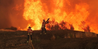 Incêndios na Espanha e na França, granizo nos Balcãs; clima errático na Europa continua