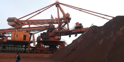Minério de ferro cai diante do aumento dos embarques e incertezas quanto à demanda