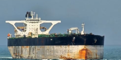 Dois superpetroleiros com petróleo saudita deixam Mar Vermelho em direção à China
