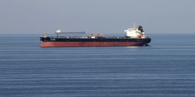 Superpetroleiros sancionados pelos EUA entram no Golfo apesar do bloqueio