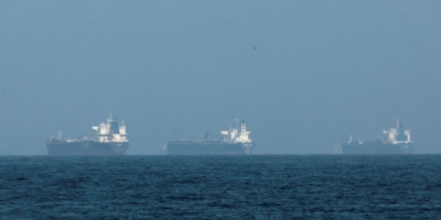 Mais navios-tanque são atacados à medida que conflito entre EUA e Irã se espalha pela região