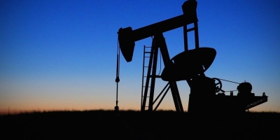 Petróleo dispara após fechamento com revogação pelos EUA de licença para vendas de petróleo do Irã