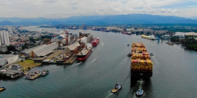Ventos fortes e condições adversas no mar fecham canal do porto de Santos