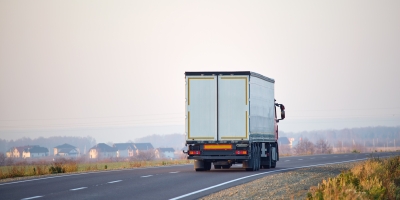 Alta do diesel pressiona transporte e agronegócio no Brasil e tecnologia busca reduzir consumo em até 40%
