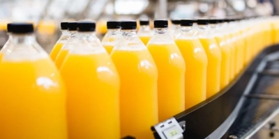 Com demanda global em queda, exportações de suco de laranja fecham a safra 2025/26 com volume estável e receita 30% menor