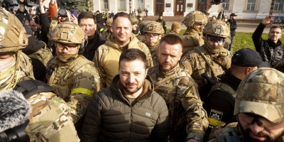 Zelenskiy afirma que ordenou ao Exército que lance 1.000 drones por dia contra Rússia