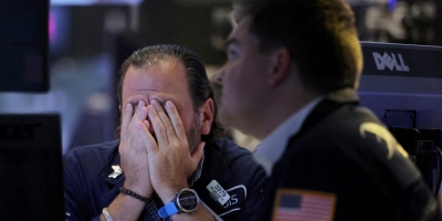 Wall Street recua após dados fortes de emprego abalarem apostas no corte de juros do Fed