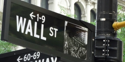 Wall St abre em alta após dados de emprego e recuperação de chips