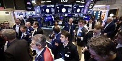 Wall St cai com dados de inflação e tensões no Irã