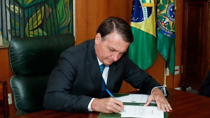 Empresários têm aval do governo para comprar vacinas, diz Bolsonaro