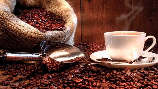 Café reage no fim do dia e dá fôlego ao produtor brasileiro mesmo com pressão da safra