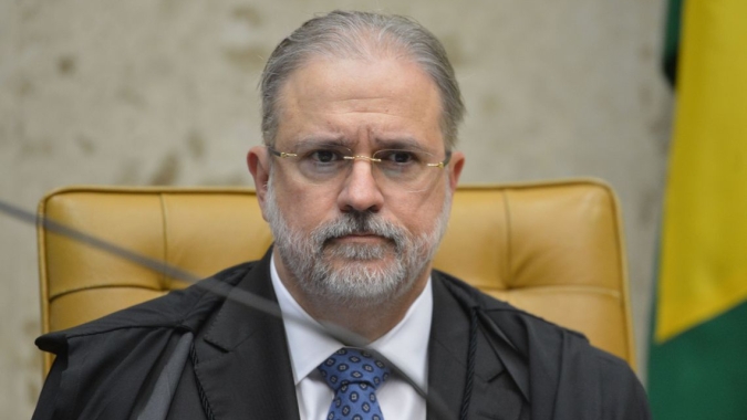 Aras pede a promotores e procuradores "atuação resolutiva" contra coronavírus